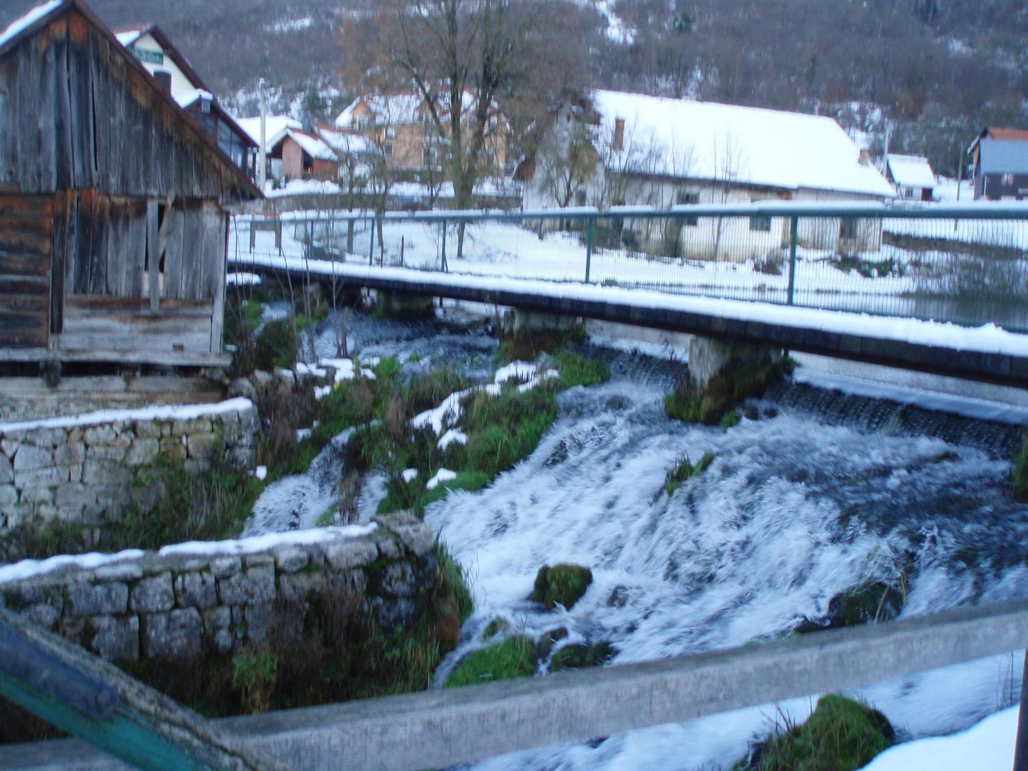 米尔尼库塔克酒店 Otočac 外观 照片